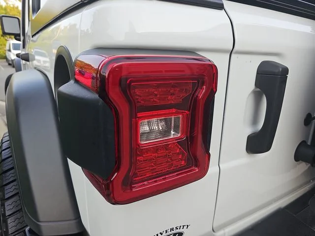 Used 2021 White Jeep Unlimited Sport Altitude image 30
