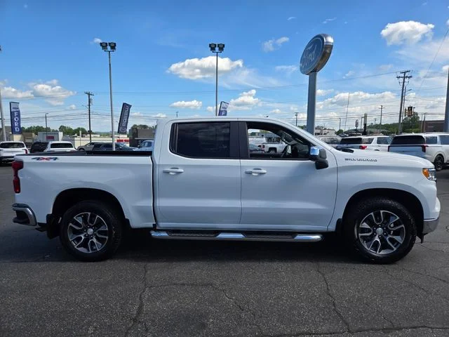 Used 2022 White Chevrolet LT image 9