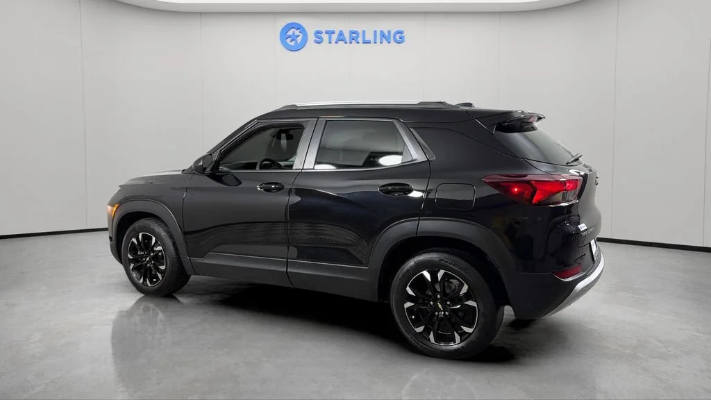 Used 2023 MOSAIC BLACK METALLIC Chevrolet LT image 5