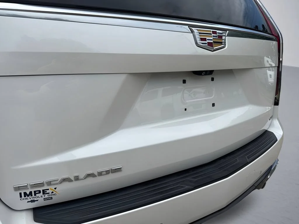 Used 2022 Crystal White Tricoat Cadillac Premium Luxury image 38