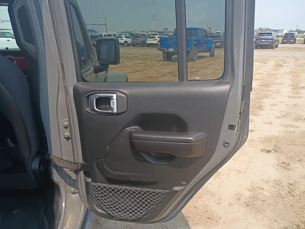 Used 2021 Granite Crystal Metallic Clearcoat Jeep Rubicon image 12
