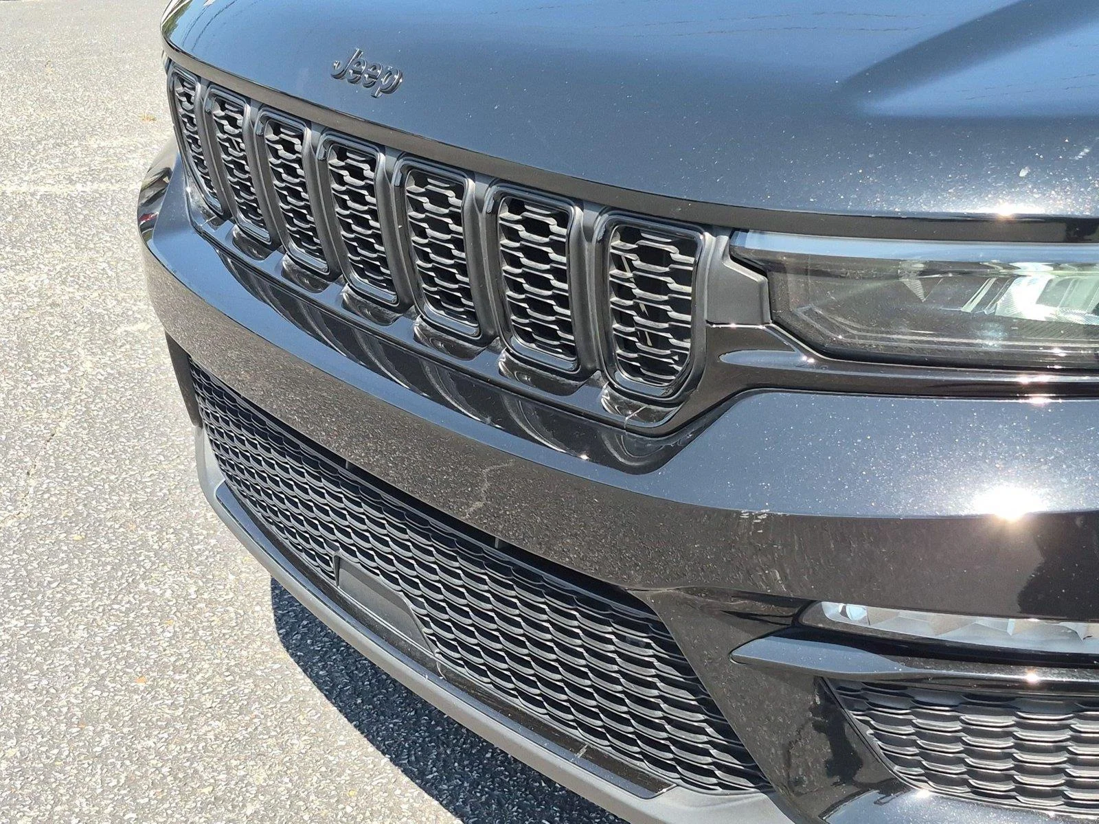 Used 2023 Diamond Black Crystal Pearlcoat Jeep Limited image 14