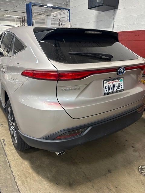 Used 2022 Titanium Glow Toyota LE image 4