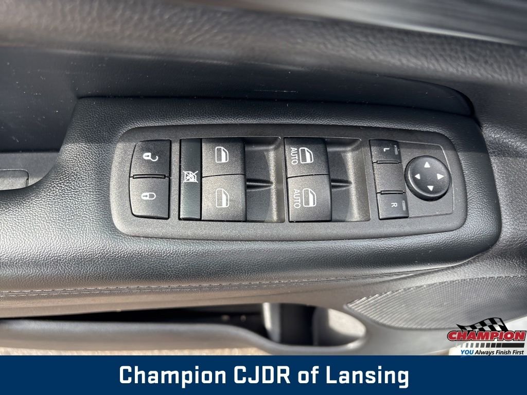 Used 2022 White Jeep Laredo X image 15