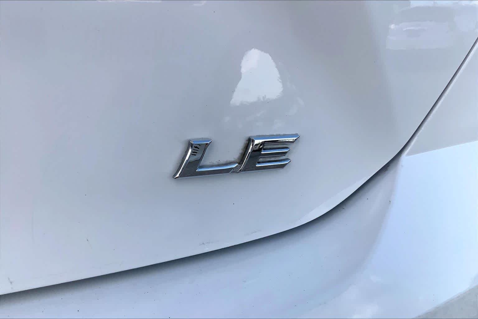 Used 2025 Ice Cap Toyota LE image 10