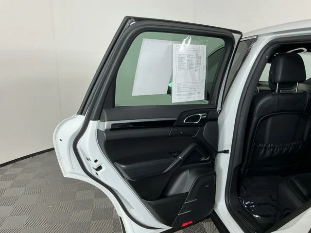 Used 2017  Porsche  image 25