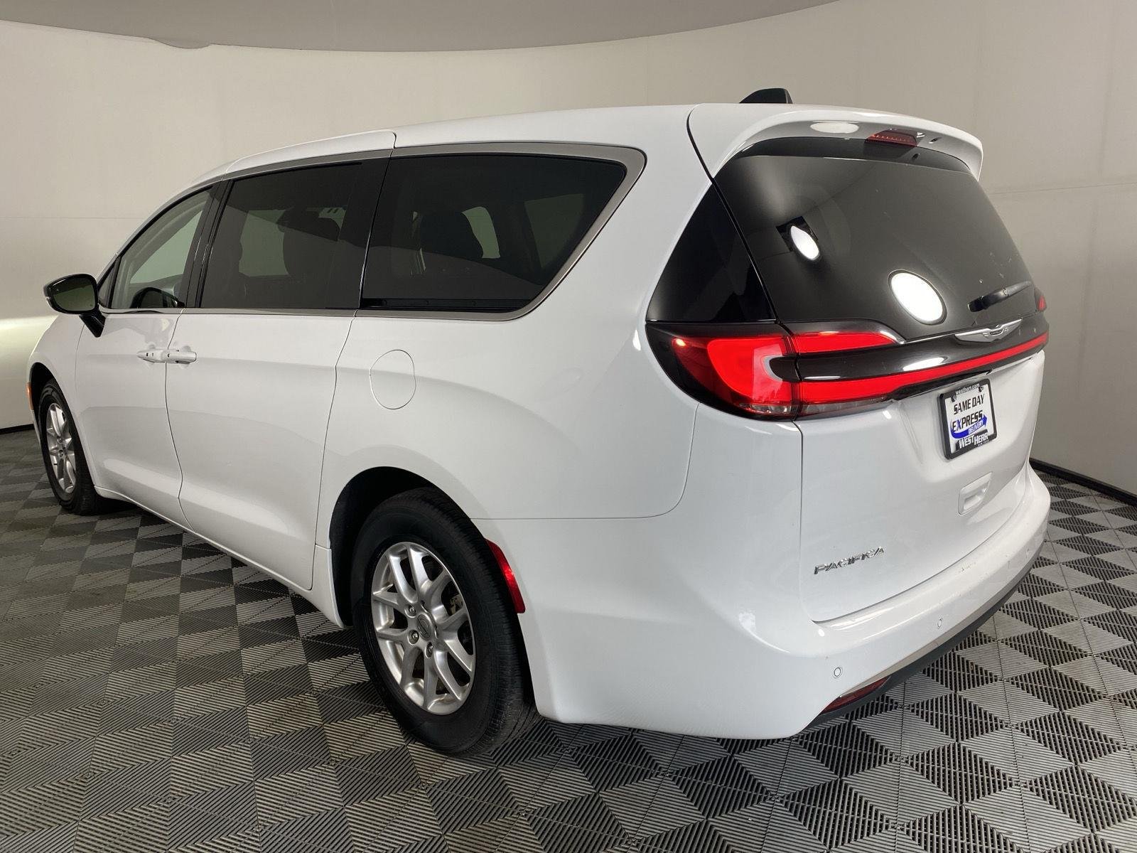 Used 2024 Bright White Clearcoat Chrysler Touring L image 5