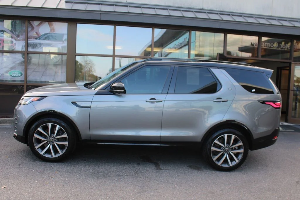 Certified Used 2025 Eiger Grey Metallic Land Rover Dynamic SE image 10