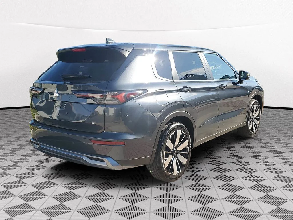 2026 Mitsubishi Outlander SE - Photo 6