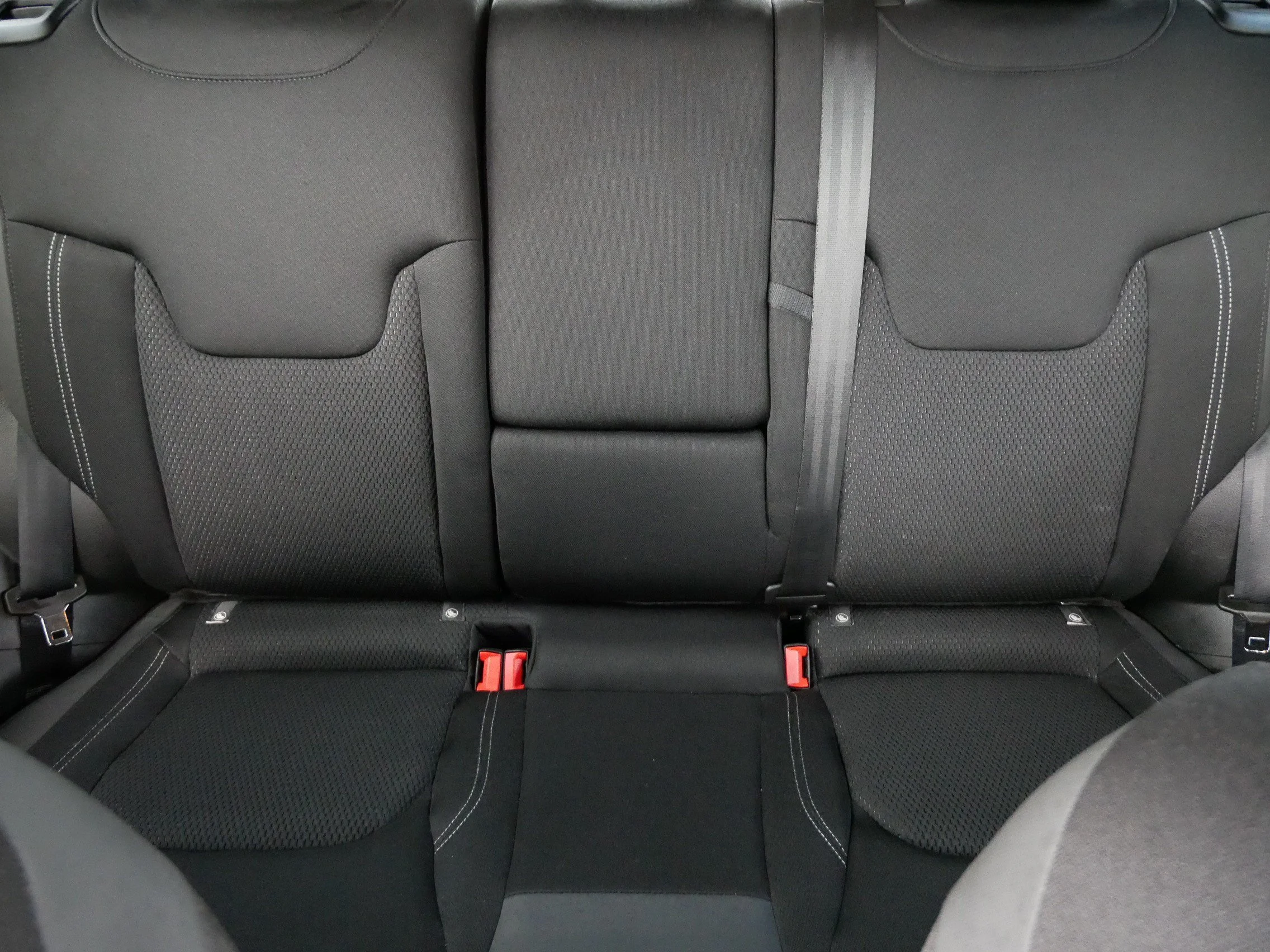 Used 2022 Sting-Gray Clearcoat Jeep Altitude image 13