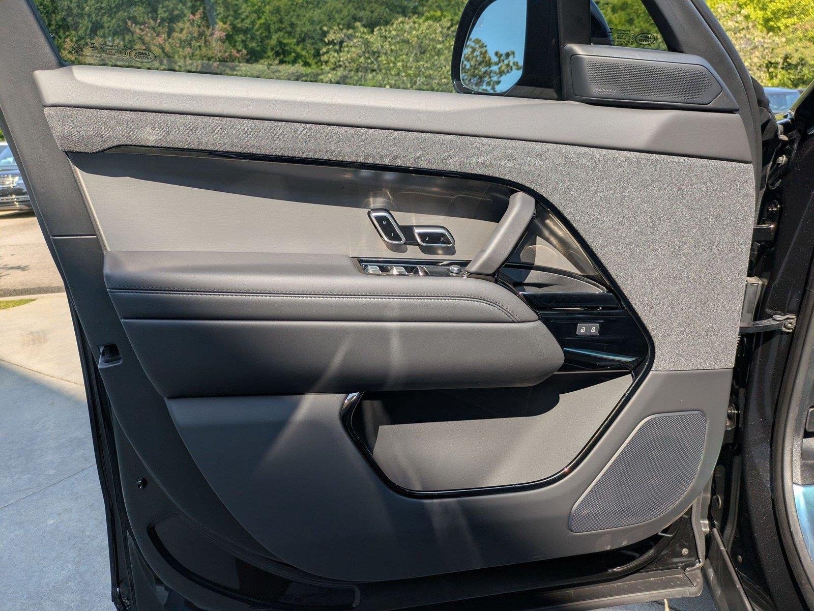 New 2026 Santorini Black Land Rover SE image 11