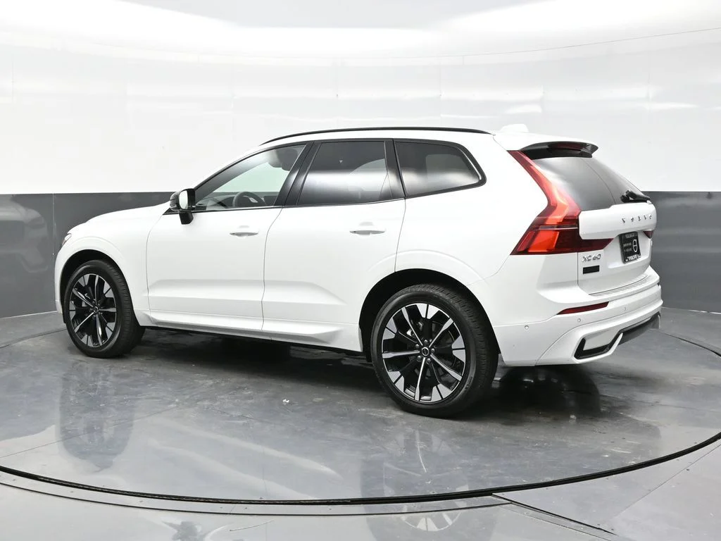 New 2026 Crystal White Volvo Plus image 4