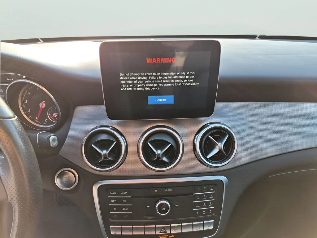 Used 2018 Black Mercedes-Benz GLA 250 image 21