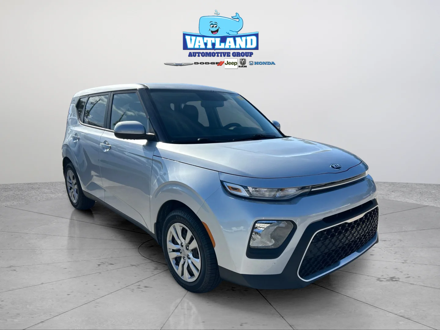 Used 2020 Sparkling Silver Kia LX image 22