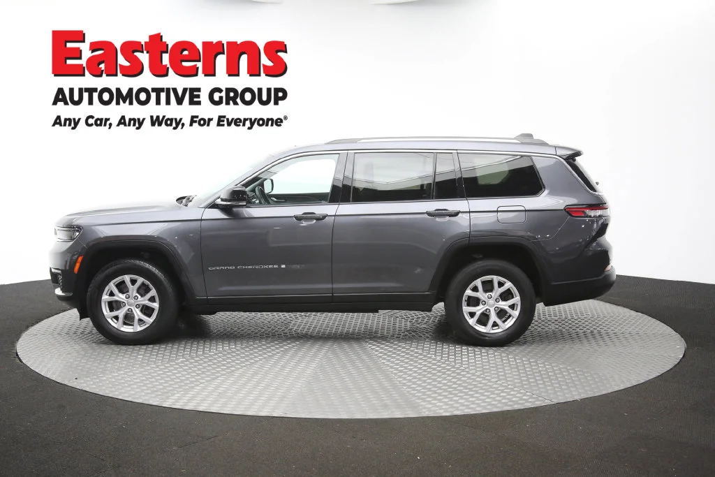 Used 2022 Gray Jeep Limited image 64