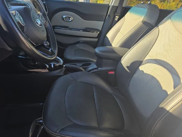Used 2016 White Kia Plus image 15