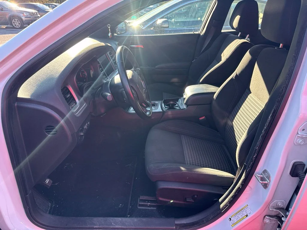Used 2023 White Dodge SXT image 5