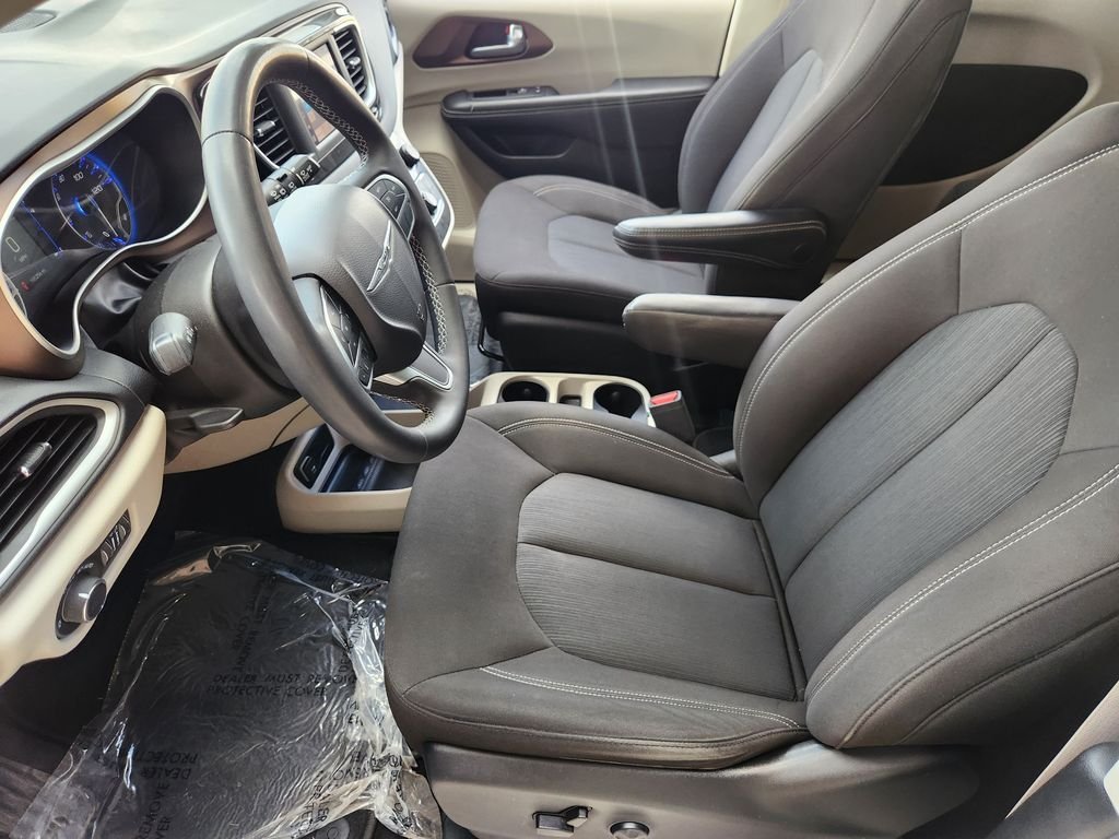 Used 2023 Bright White Clearcoat Chrysler LX image 15