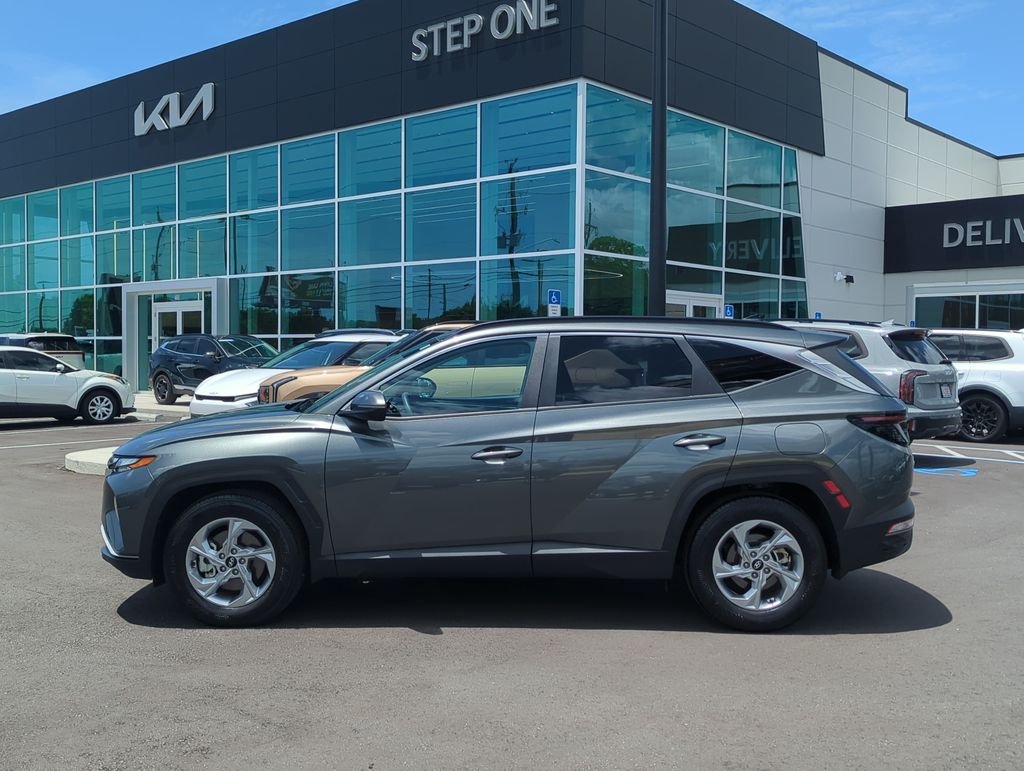 Used 2022 Gray Hyundai SEL image 4