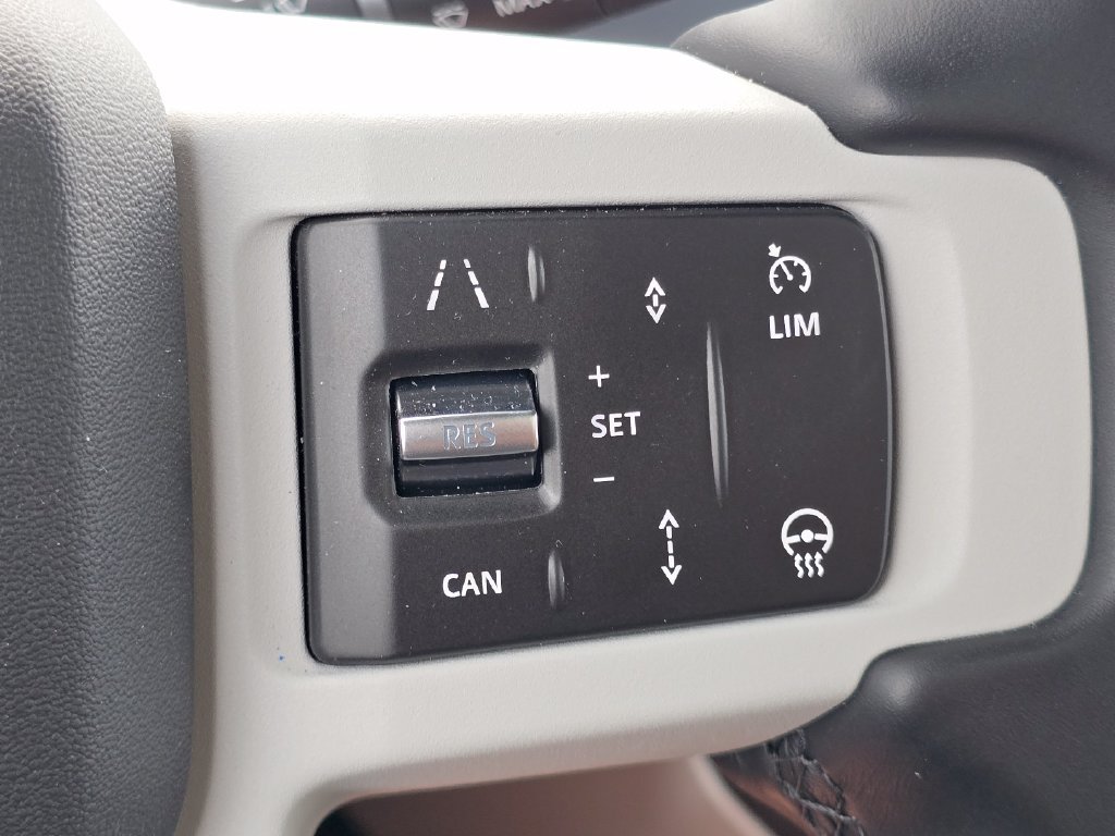 New 2026 Santorini Black Land Rover X-Dynamic se image 38