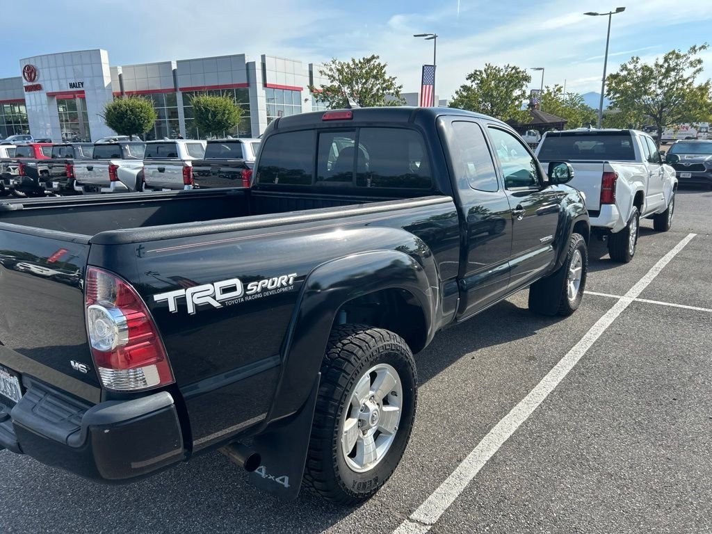 Used 2015 Black Toyota Base image 3