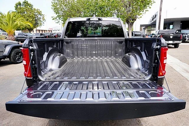 New 2026 Granite Crystal Metallic Clear-Coat Exterior Paint RAM Laramie image 19