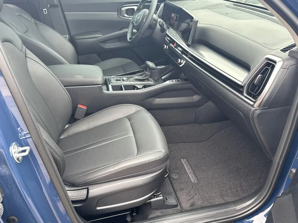 2025 Kia Sorento S - Photo 13
