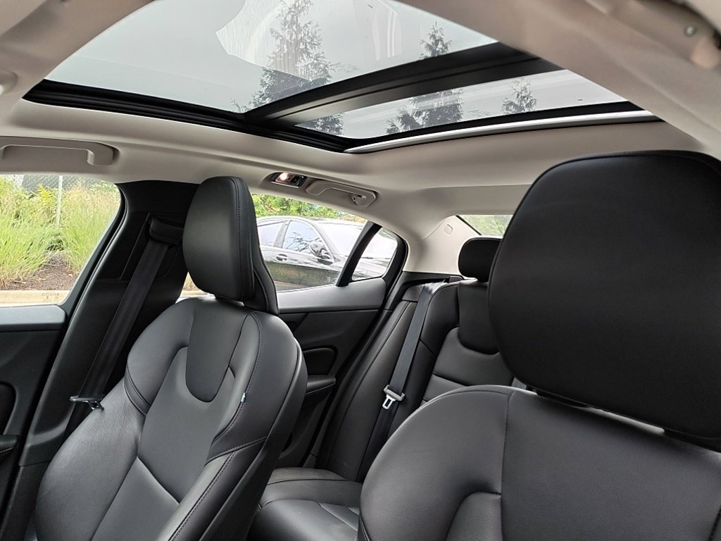 Used 2020 Gray Volvo T5 Momentum image 11