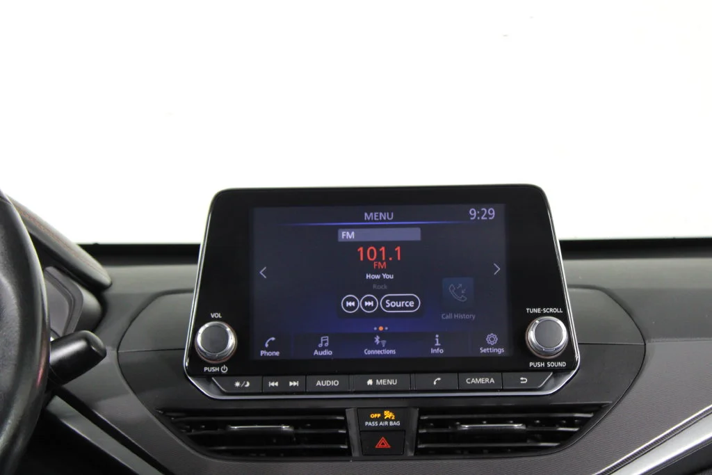 Certified Used 2023 White Nissan 2.5 SR image 9