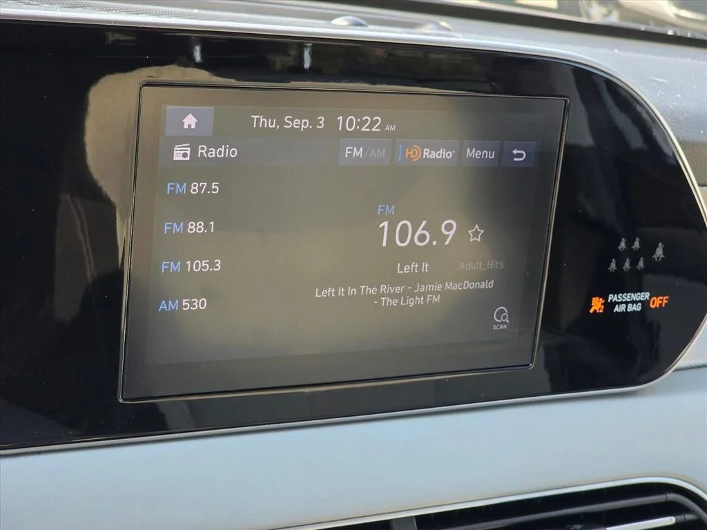Used 2021 Gray Hyundai SEL image 4