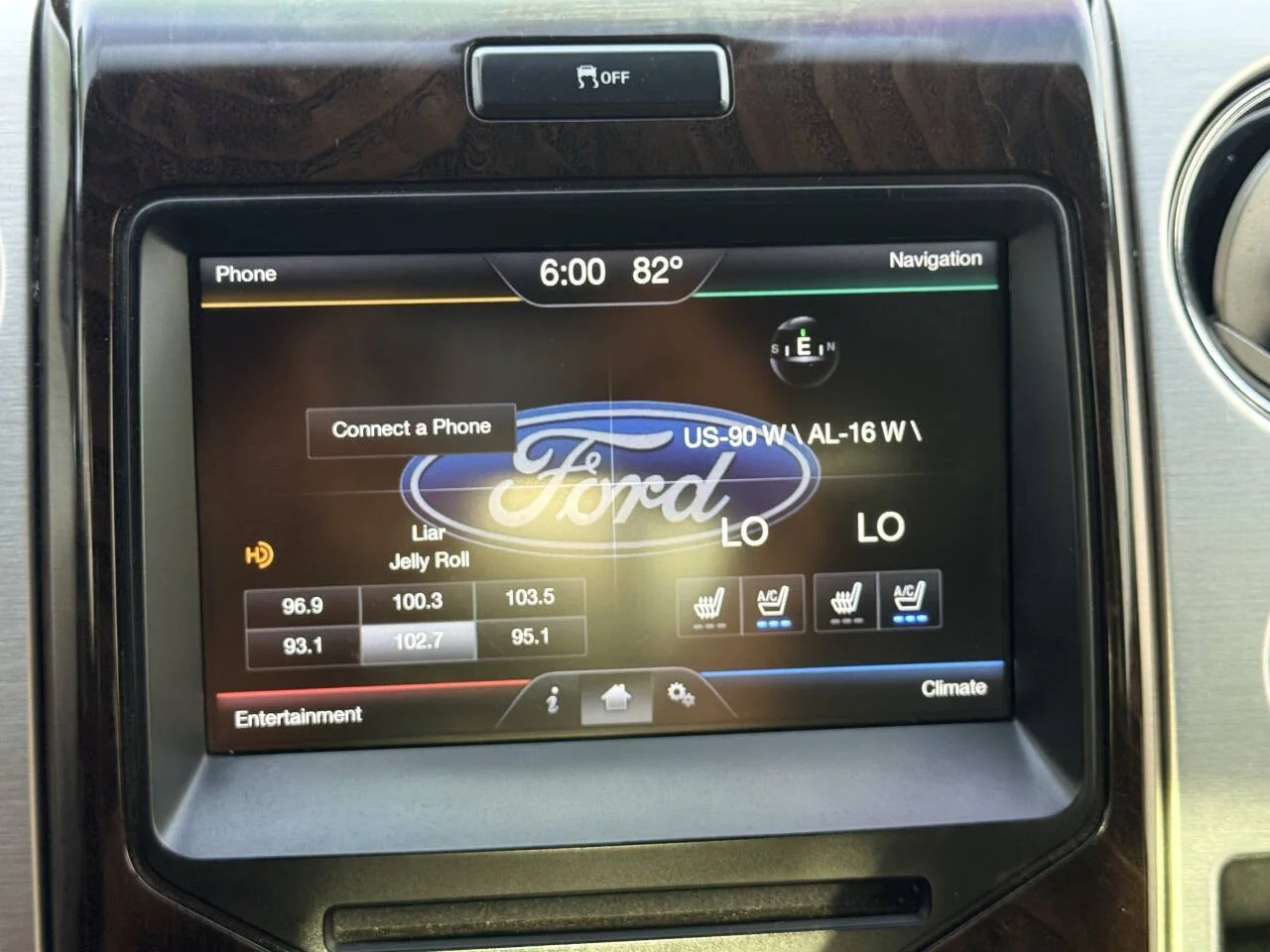 Used 2014 White Ford Platinum 4x4 4dr SuperCrew Styleside 5.5 ft. SB image 30