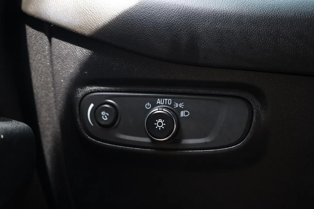 Used 2019 Mosaic Black Metallic Chevrolet AWD 4dr LT w/2LT image 20