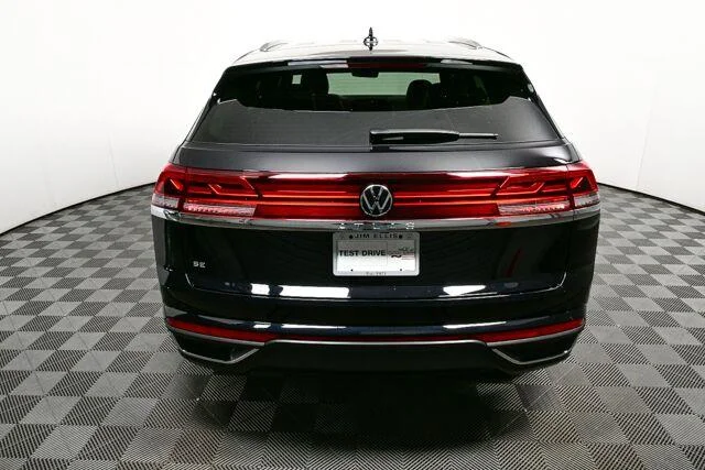 New 2026 Deep Black Pearl Volkswagen 2.0T SE image 27