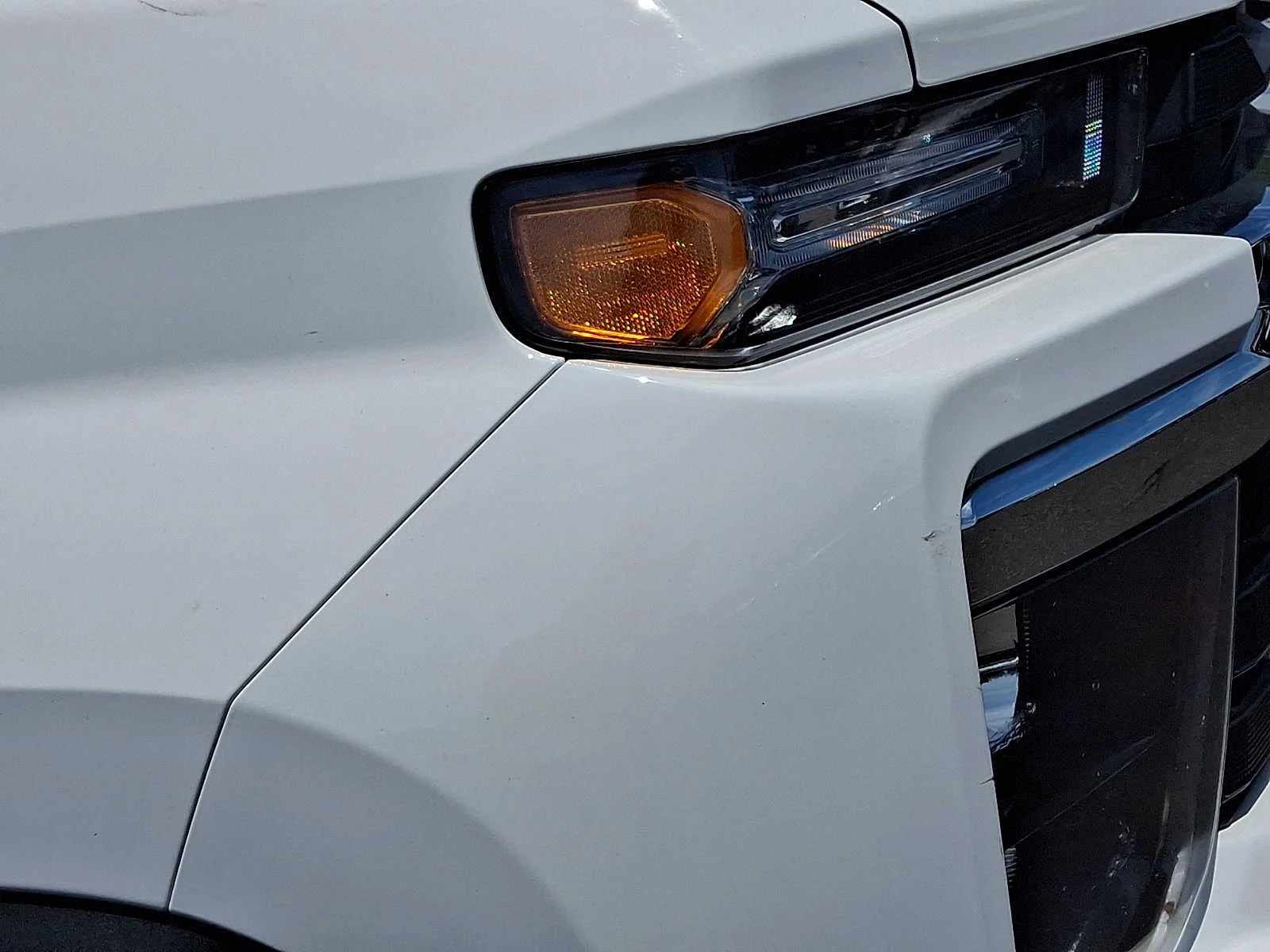 Used 2025 Summit White Chevrolet LT image 9
