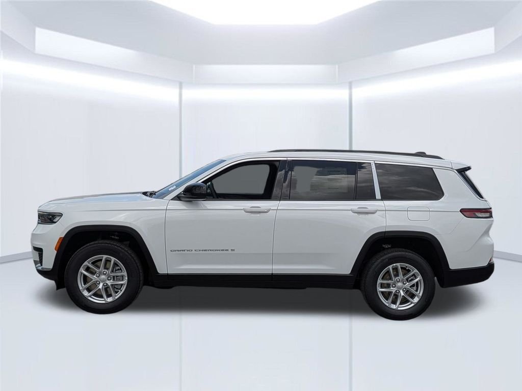 New 2026 Bright White Clear-Coat Exterior Paint Jeep Laredo image 2