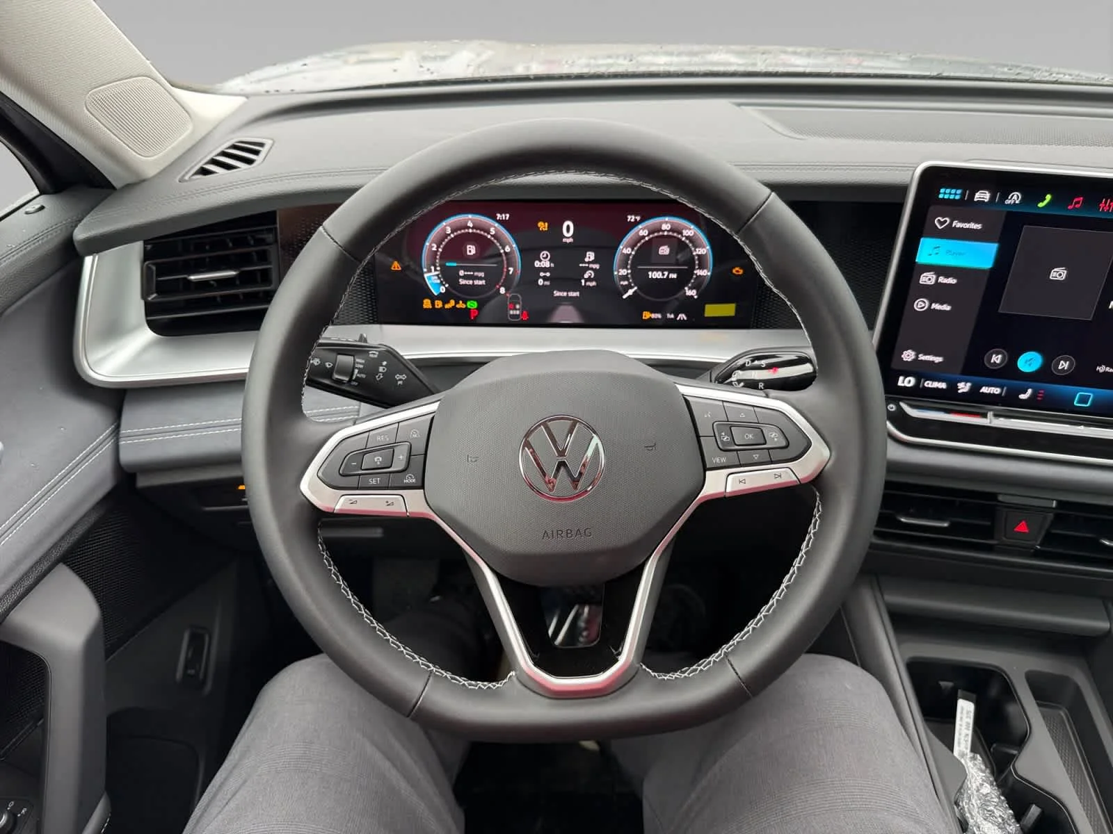 New 2026 Pyrite Silver Metallic Volkswagen SE image 13