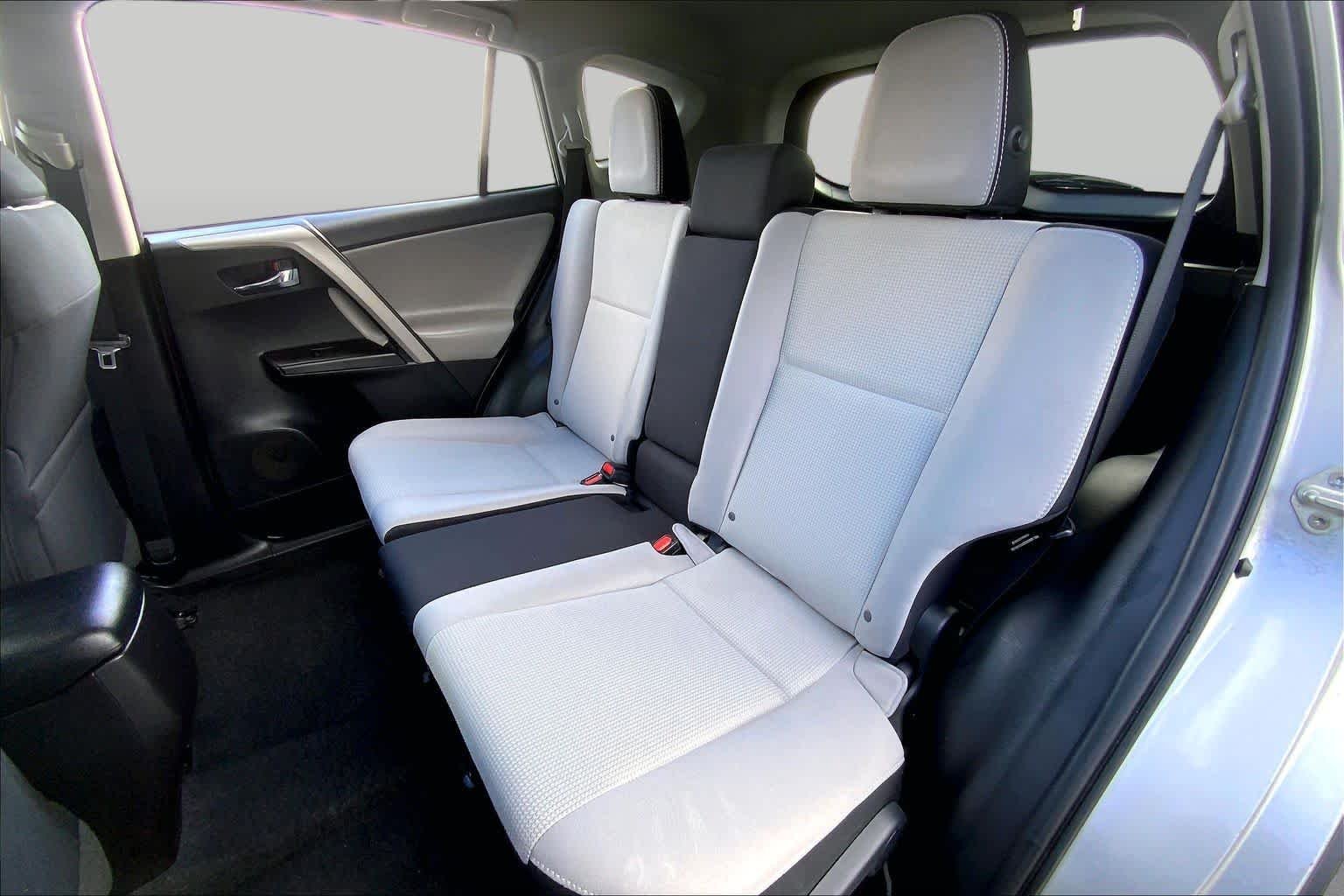 Used 2016 Silver Sky Metallic Toyota XLE image 20