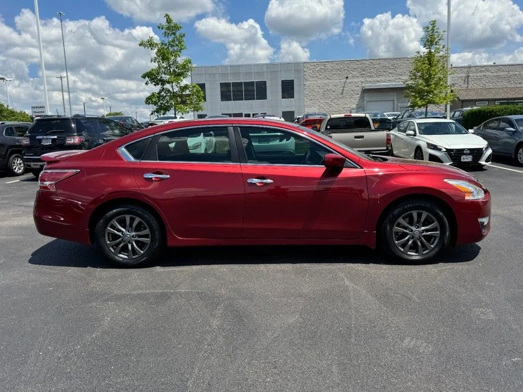 Used 2015 Nissan Altima S with VIN 1N4AL3AP4FC588877 for sale in St. Peters, MO