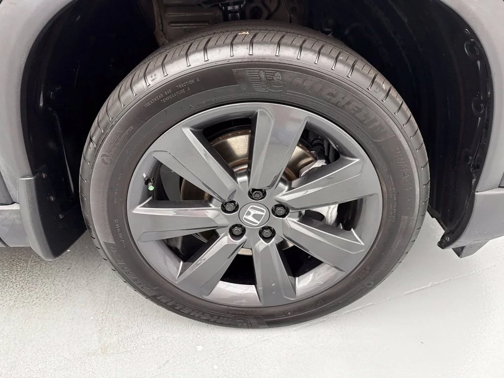 2025 Honda Pilot SPORT SUV Slide 12