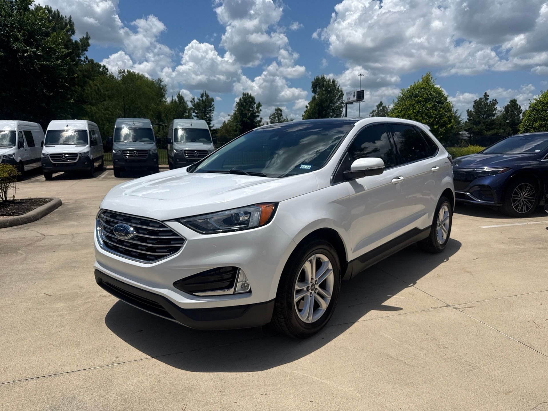 Used 2019 Oxford White Ford SEL image 8