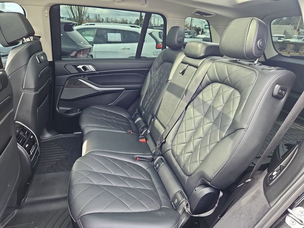 Used 2023 Black BMW xDrive40i image 23