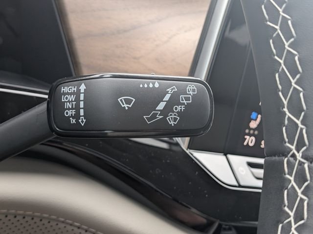 New 2026 Black Volkswagen 2.0T SE w/Technology image 32