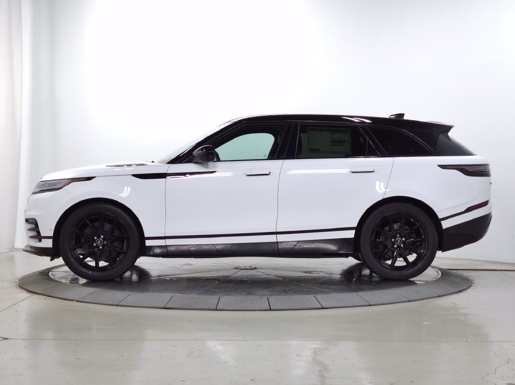 Certified Used 2026 White Land Rover Dynamic SE image 2