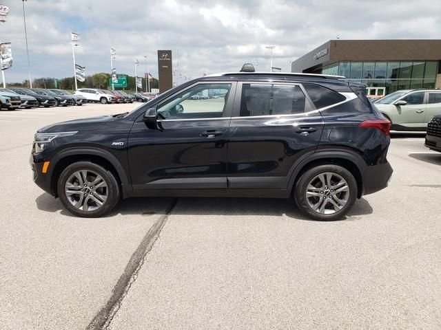 Used 2023 Black Kia S image 9