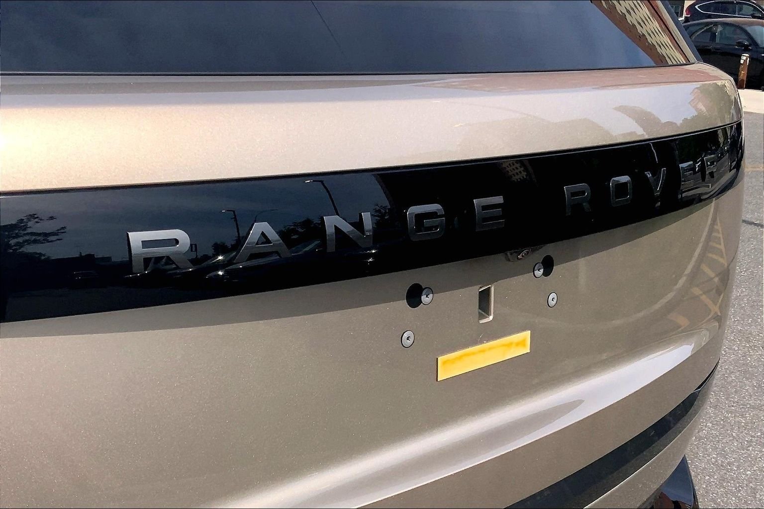 New 2026 Batumi Gold LAND ROVER SE LWB 7-Seats / V8 image 15