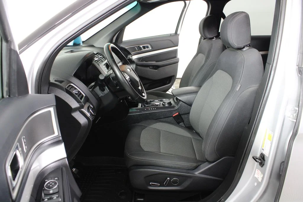 Used 2016 Ingot Silver Ford XLT image 23