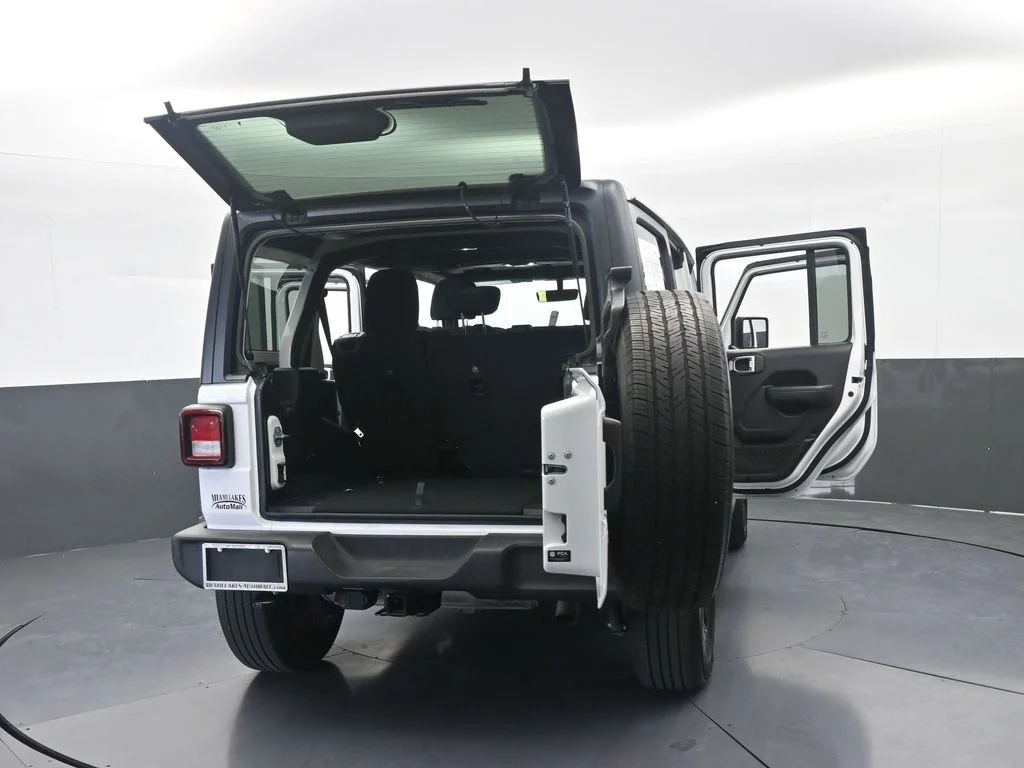 Used 2022 Bright White Clearcoat Jeep Unlimited Sport Altitude image 77