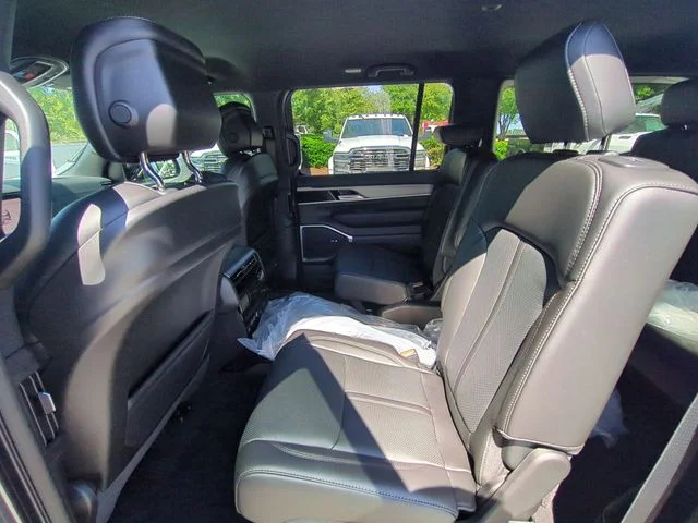 New 2026 Baltic-Gray Metallic Clear-Coat Exterior Paint Jeep  image 31