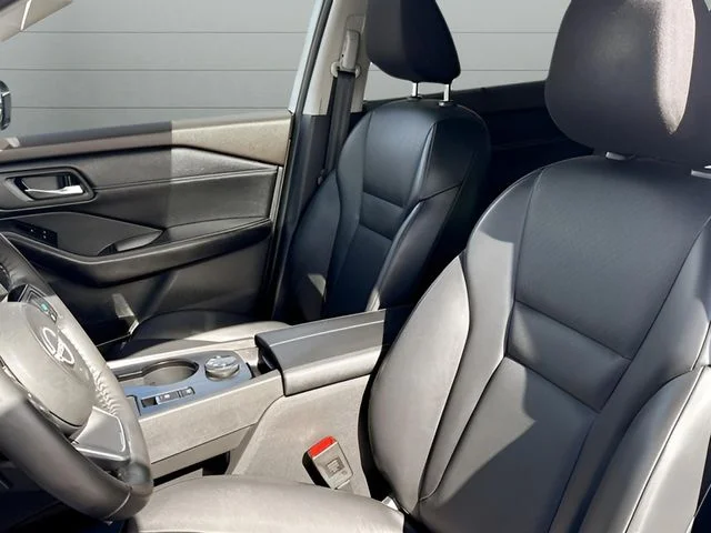 Used 2023 Silver Nissan SV image 22