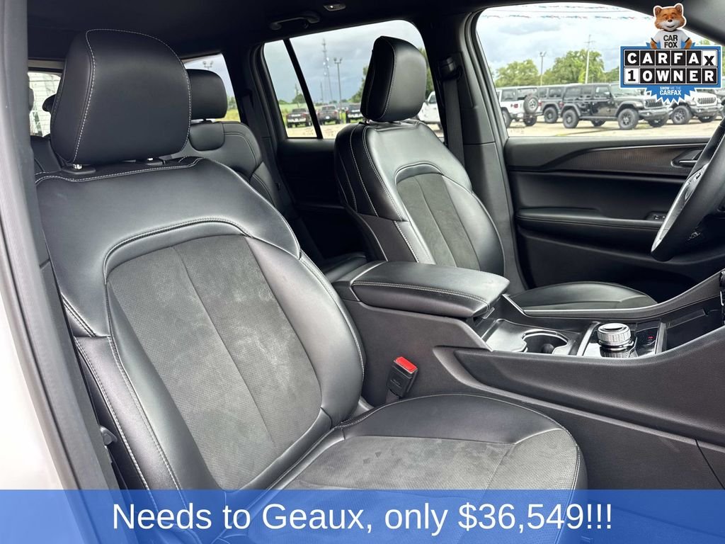 Used 2025 White Jeep Altitude image 27